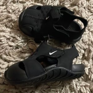 Nike sandals size 2 for baby